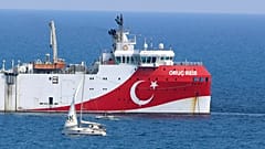 Le navire de recherche turc Oruç Reis ancré au large de la côte d'Antalya en Méditerranée, Turquie, le dimanche 13 septembre 2020.