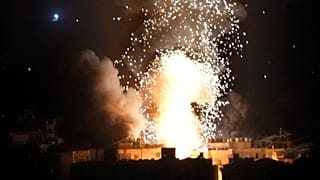 Chamas e fumo de um ataque aéreo israelita em Dahiyeh, 6 de outubro de 2024