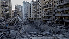 Dahiye'deki bir İsrail hava saldırısının ardından yıkılan bina, 6 Ekim 2024.
