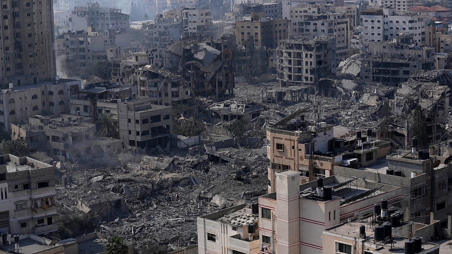Destruição causada por bombardeamento aéreo israelita na cidade de Gaza, 11 de outubro de 2023