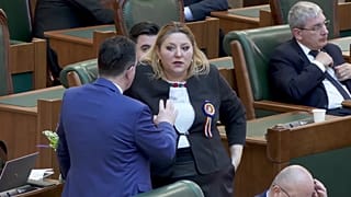 Diana Șoșoacă a bukaresti parlamentben