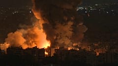 Die Skyline von Beirut wurde am späten Sonntag wieder durch neue Luftangriffe erhellt. 