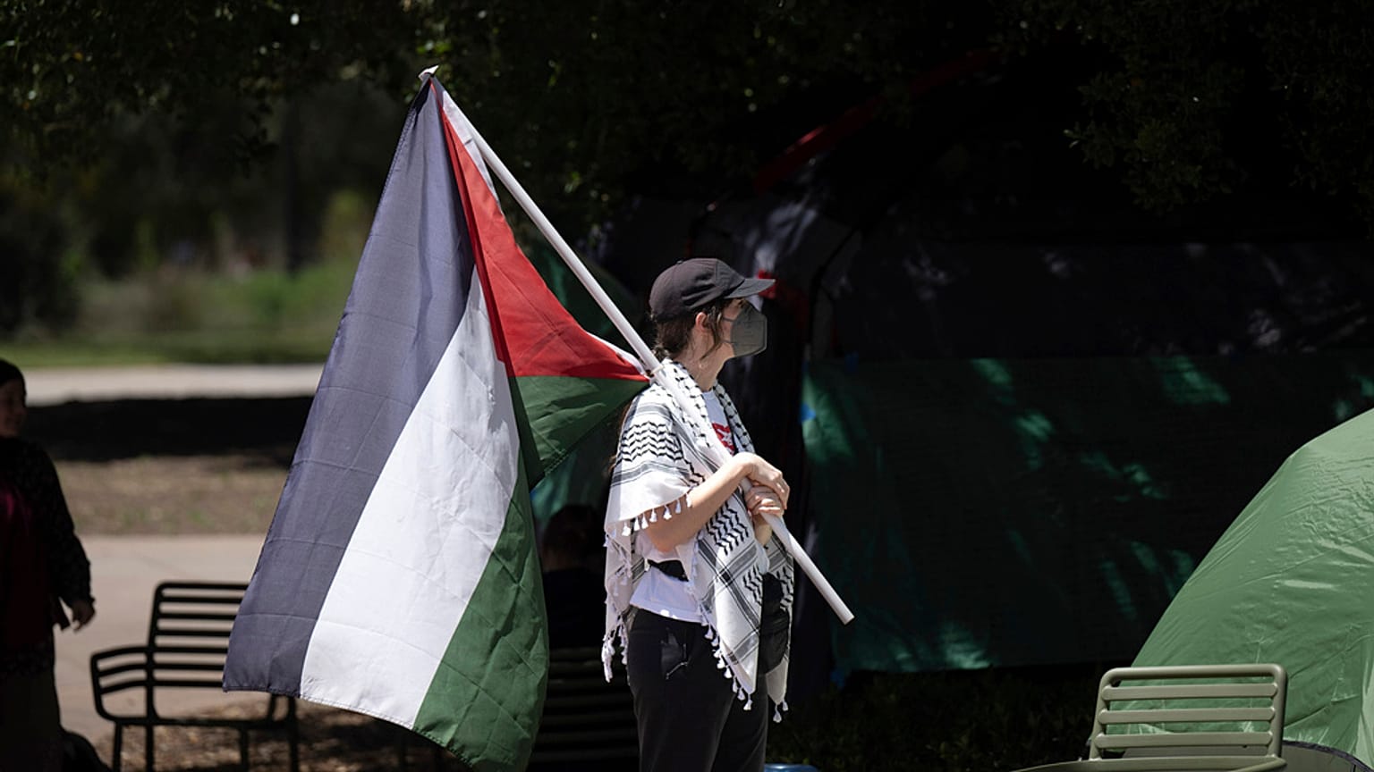 مخيم تضامني مع غزة نظمه طلاب كلية أوكسيدنتال من أجل العدالة في فلسطين في حرم كلية أوكسيدنتال في إيجل روك، كاليفورنيا، يوم الاثنين 29 أبريل 2024. 