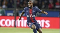 صورة أرشيفية، في سبتمبر 2018، للاعب باريس سان جيرمان، لاسانا ديارا، خلال مباراة كرة القدم في الدوري الفرنسي الدرجة الأولى أمام سانت إتيان في ملعب بارك دي برانس في باريس.