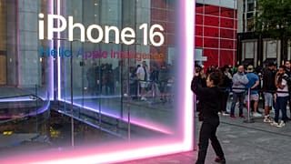 Los clientes estarán en la Apple Store de la 5ta Avenida en Nueva York el viernes 20 de septiembre de 2024.