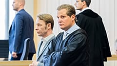 Christian Brueckner avec son avocat au tribunal le 8 octobre 2024