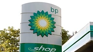 Londra'daki bir benzin istasyonunda petrol üreticisi BP şirketinin logosu görülüyor, 1 Ağustos 2017