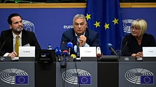 Orbán Viktor magyar miniszterelnök sajtótájékoztatót az EP-ben