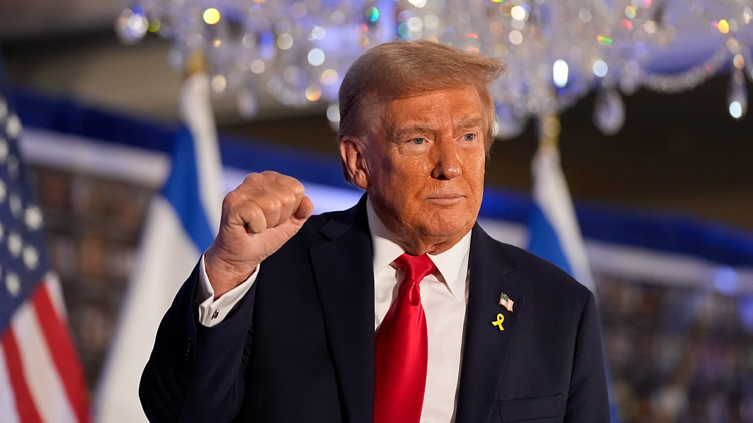Donald Trump volt amerikai elnök az Izrael elleni Hamász-támadás első évfordulóján tartott megemlékezésen Miamiban 2024. október 7-én - képünk illusztráció. 
