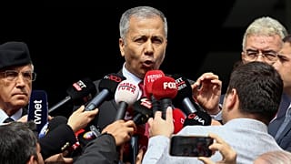 İçişleri Bakanı Ali Yerlikaya, Ankara'da meydana gelen bir terör saldırısı sonrası açıklamalarda bulunuyor, 1 Ekim 2023
