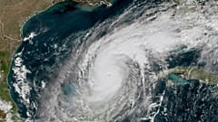 GOES-16 GeoColor uydu görüntüsü Meksika Körfezi'ndeki Milton Kasırgası'nı gösteriyor.