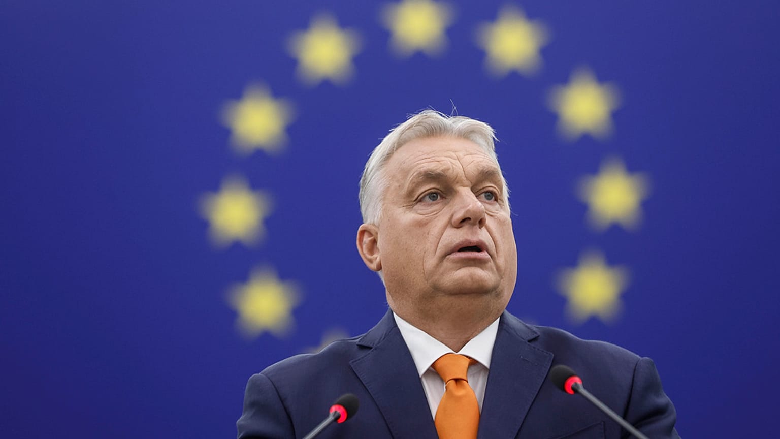 Il primo ministro ungherese e presidente del Consiglio dell'UE Viktor Orban pronuncia il suo discorso nell'emiciclo del Parlamento europeo a Strasburgo, Francia, mercoledì 9 ottobre 2024.
