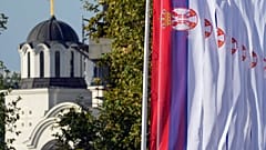 Archiv:  Polizisten aus dem Kosovo sichern das Gelände vor dem Kloster Banjska im Dorf Banjska, 27. September 2023