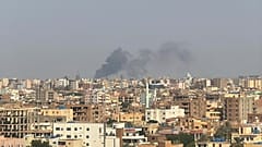 تصاعد الدخان بعد أن بدأ الجيش السوداني عملية عسكرية لاستعادة مناطق من العاصمة من قوات الدعم السريع، الخرطوم يوم الخميس 26 سبتمبر 2024.