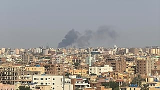 تصاعد الدخان بعد أن بدأ الجيش السوداني عملية عسكرية لاستعادة مناطق من العاصمة من قوات الدعم السريع، الخرطوم يوم الخميس 26 سبتمبر 2024.