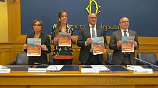 Az ECR főtitkár és az FDI képviselői a sajtótájékoztatón