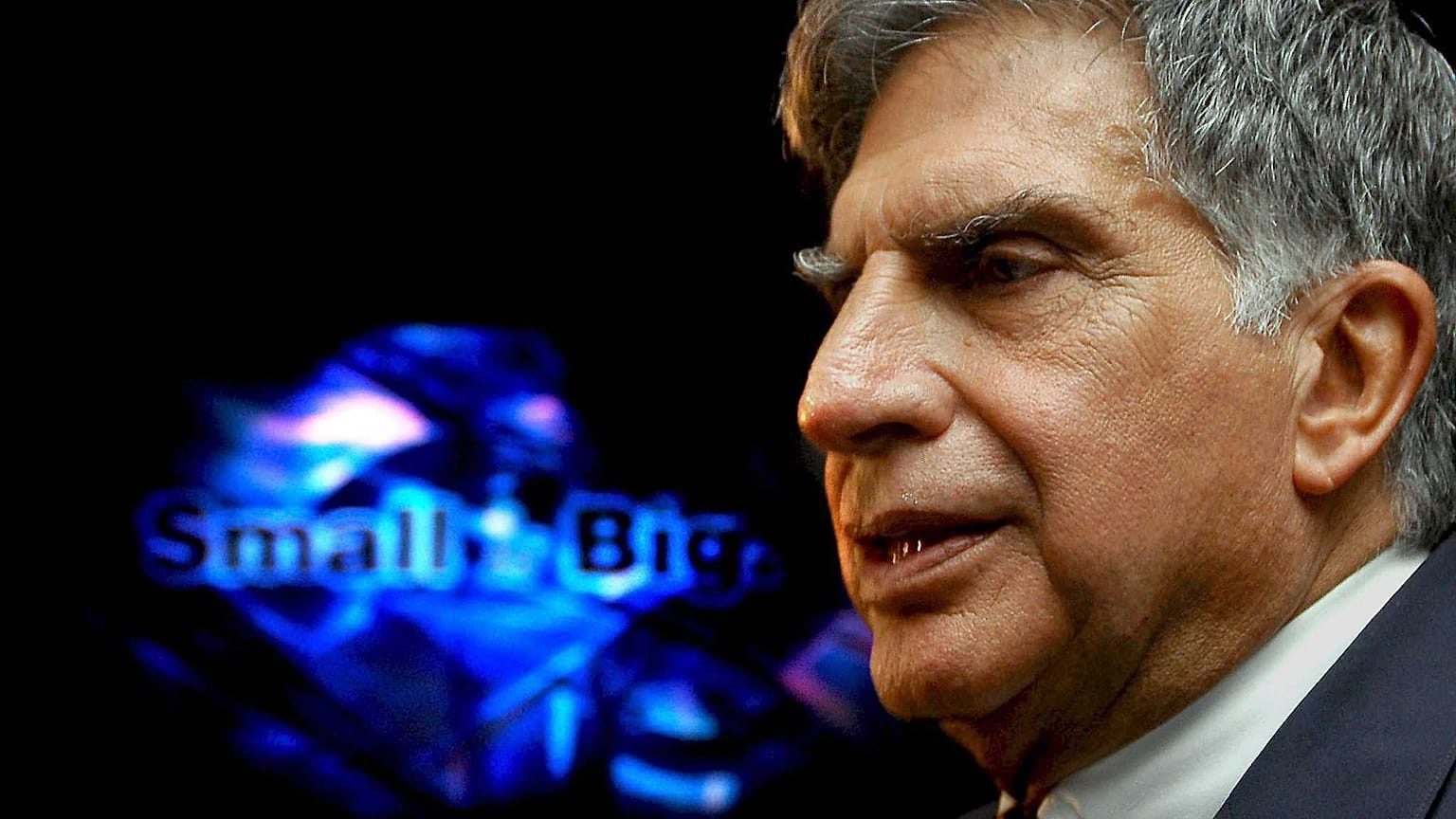 Ratan Tata a Tata Ace dízel kisteherautó bemutatójára érkezik Bangalorban 2005. május 6-án