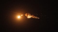 Ukrayna hava savunma sistemleri, Rusya'nın Kiev'e yönelik hava saldırısı sırasında bir Shahed insansız hava aracına müdahale ediyor