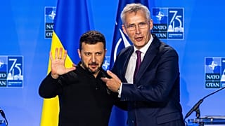 Jens Stoltenberg és Volodimir Zelenszkij a NATO washingtoni csúcstalálkozójának keretében tartott sajtóértekezletén 2024. július 11-én