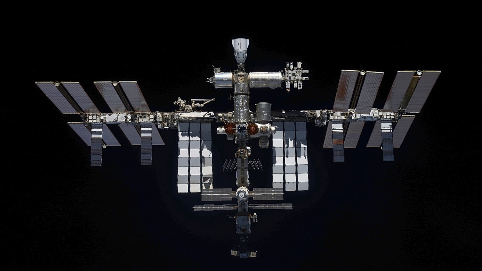 Una vista de la Estación Espacial Internacional tomada el 30 de marzo de 2022 por la tripulación de la nave espacial rusa Soyuz MS-19 después de desacoplarse de la Estación.