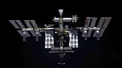 Uluslararası Uzay İstasyonu'nun 30 Mart 2022 tarihinde Rus Soyuz MS-19 uzay gemisi mürettebatı tarafından İstasyon'dan ayrıldıktan sonra çekilen bir görüntüsü. 