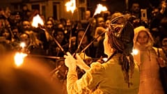 Muchas tradiciones de Halloween tienen su origen en el antiguo festival de la cosecha de los celtas y se mantienen hasta el actual Festival Púca del condado de Meath, Irlanda.