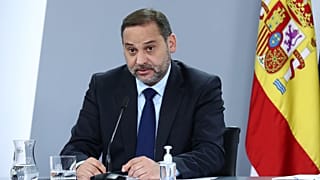 El entonces ministro de Transportes, Movilidad y Agenda Urbana, José Luis Ábalos, entra en el edificio del Consejo de Ministros. el 14 de enero de 2020.