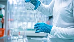 La production de médicaments dans une entreprise pharmaceutique 