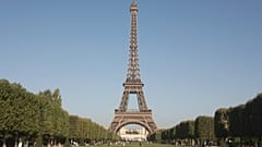 Paris, com a Torre Eiffel no centro