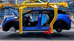 Ford Explorer Elektroautos stehen in der Halle beim Produktionsstart in Köln, Deutschland, Dienstag, 4. Juni 2024. Dies ist das erste von Ford in Europa produzierte Elektroauto.