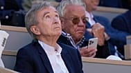 El consejero delegado del grupo de lujo LVMH, Bernard Arnault, observa el partido de la final masculina del Abierto de Francia de tenis en el estadio Roland Garros de París, el domingo 9 de junio de 2024.