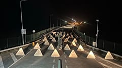 Páncéltörő akadályok a Kalinyiningrád felé vezető egyik hídon