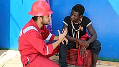 Cyril Cosar traumaterapeuta szerint a segélyezést áthatja az áldozatvállalás