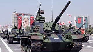 2008 yılında Ankara'da düzenlenen Zafer Bayramı etkinliklerinden bir görüntü (Arşiv)