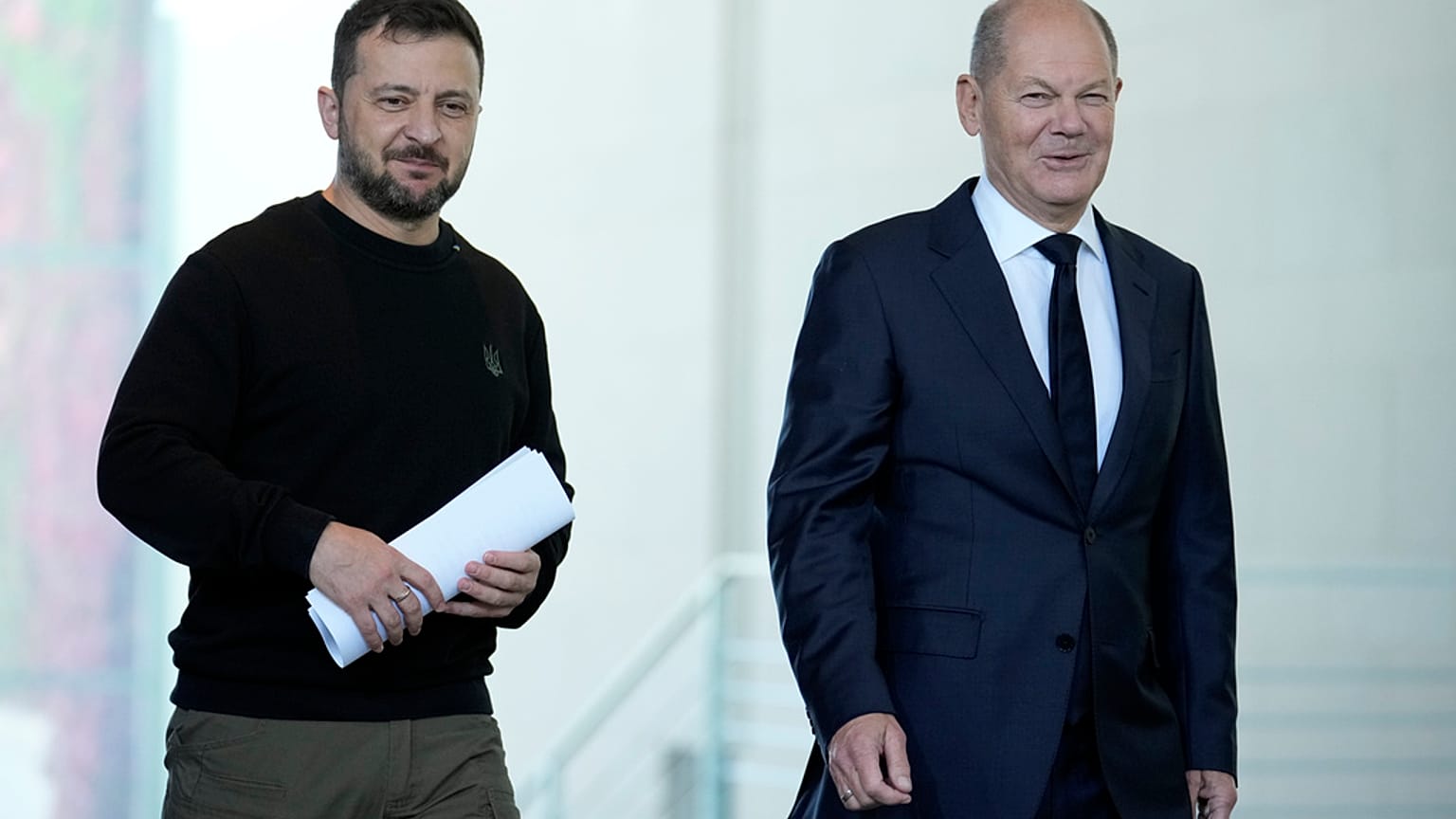 Bundeskanzler Olaf Scholz mit dem ukrainischen Präsidenten Wolodymyr Selenskyj