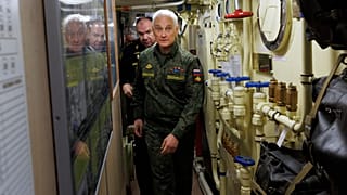 Russlands Verteidigungsminister inspiziert atombetriebene U-Boote in der Region Murmansk