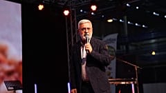 Mehmet Metiner bir etkinlikte konuşma yapıyor, 11 Eylül 2024