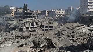 Izraeli légicsapásban megsemmisült épületek a dél-libanoni Nabatiyehben 2024. október 13-án
