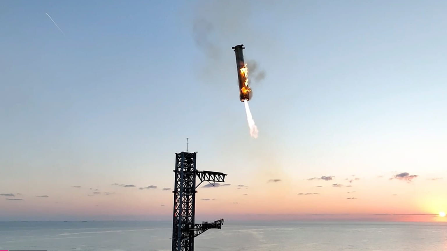 La propulseur de la méga-fusée Starship de SpaceX est parvenu à retourner jusqu'à la rampe de lancement initiale, à Boca Chica, au Texas.