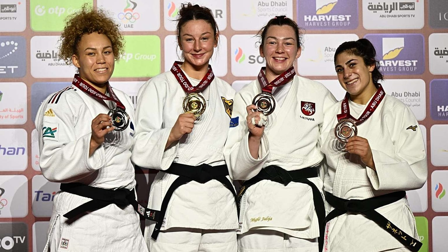 Anna Monta Olek holt Gold.