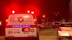 Ein Krankenwagen in der Nähe des Militärstützpunkts in Binyamina in Zentralisrael, 13. Oktober 2024