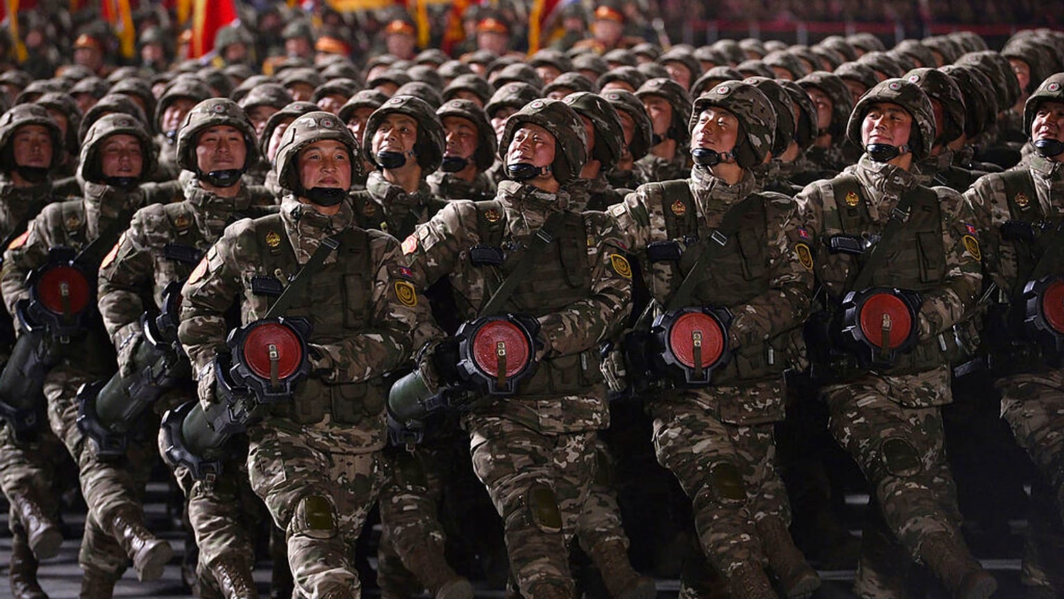 Des soldats défilent lors d'une parade militaire marquant le 75e anniversaire de la création de l'Armée populaire de Corée en 2023