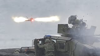 Un misil antitanque BGM-71A es disparado durante ejercicios militares en el condado de Pingtung, al sur de Taiwán, el lunes 26 de agosto de 2024.