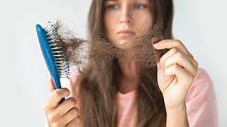 یک سوم زنان ریزش مو را تجربه می کنند. 
