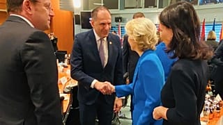 ΧΕΙΡΑΨΙΑ ΓΕΡΑΠΕΤΡΙΤΗ ΜΕ ΤΗΝ ΟΥΡΣΟΥΛΑ ΦΟΝ ΝΤΕΡ ΛΑΪΕΝ