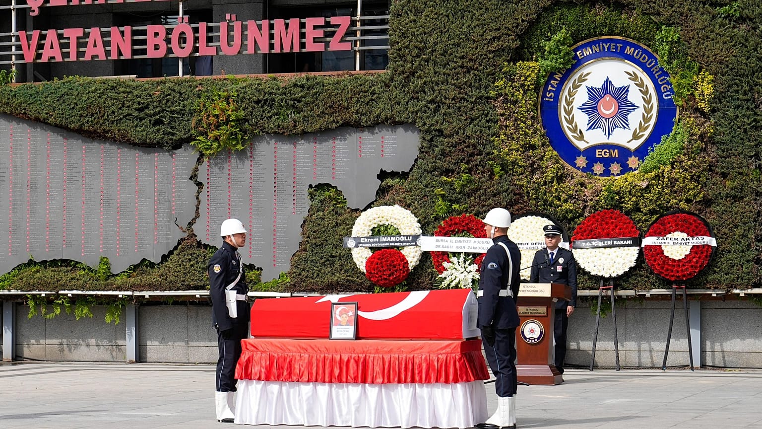 Polis memuru Ş.Y. (27) için İstanbul Emniyet Müdürlüğü'nde düzenlenen cenaze töreni, 23 Eylül 2024
