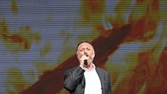 Halkların Demokratik Partisi'nin (HDP) eski eş genel başkanı Sezai Temelli, Nevruz kutlamaları sırasında düzenlenen bir etkinlikte vatandaşa sesleniyor, 21 Mart 2018
