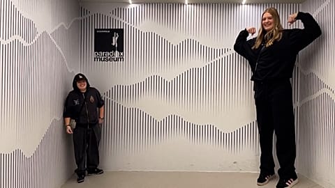 Illusion d'optique au musée Paradox de Stockholm