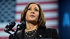 La candidate démocrate à l'élection présidentielle, la vice-présidente Kamala Harris, s'exprime lors d'un meeting de campagne à l'Erie Insurance Arena, à Erie (Pennsylvanie), le lundi 14 octobre 2024.