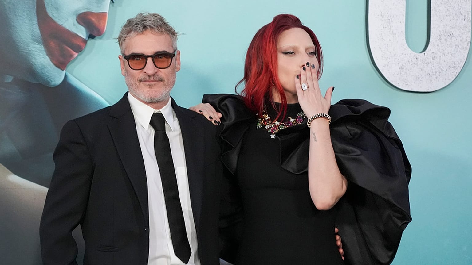 Joaquin Phoenix ve Lady Gaga "Joker: Folie a Deux" filminin galasında.